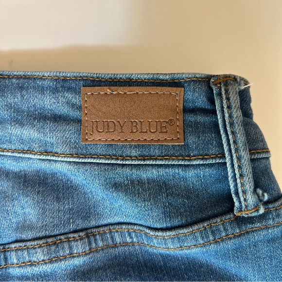 Judy Blue High Waist Tummy Control Double Button Bermuda Shorts Size Small - Picture 6 of 6